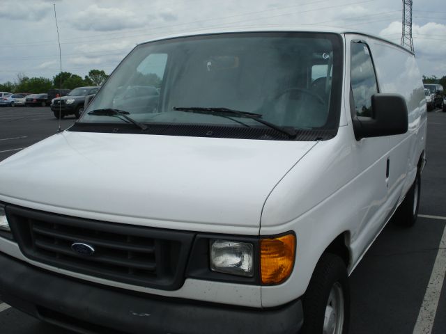 2005 Ford Econoline SE Truck