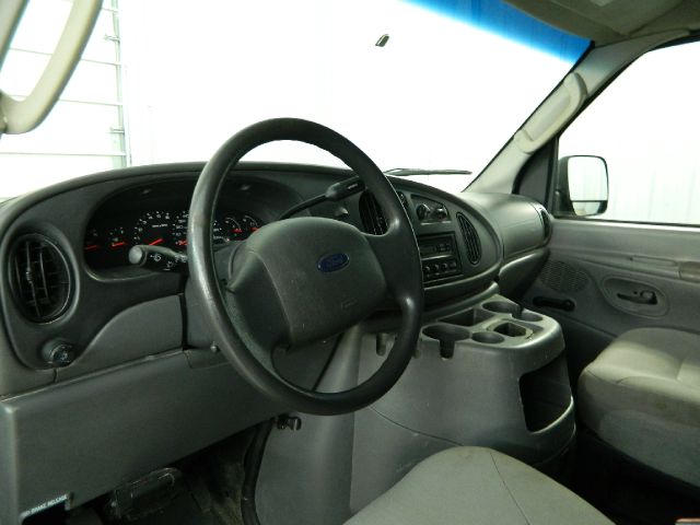 2005 Ford Econoline 4dr Sdn I4 CVT ULEV