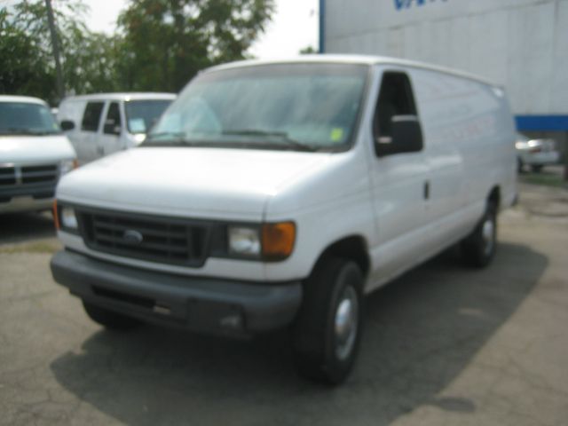 2005 Ford Econoline 2.5 S Model