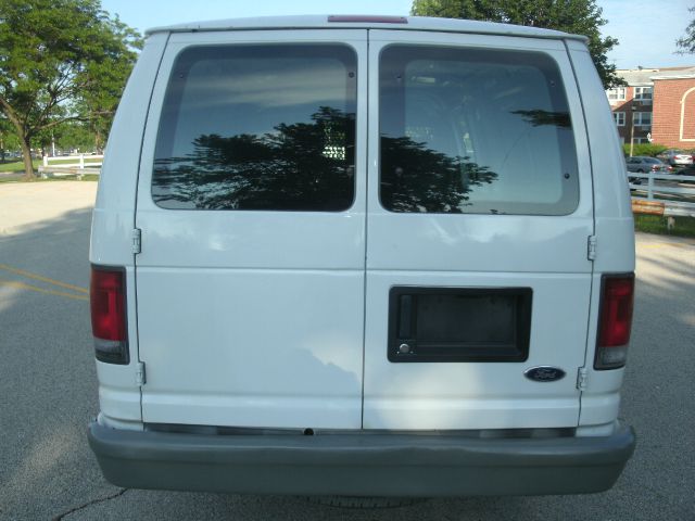 2005 Ford Econoline 4dr 4WD SLE Commercial