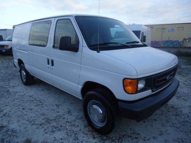 2005 Ford Econoline SLE 3rd Row Onstar4x4