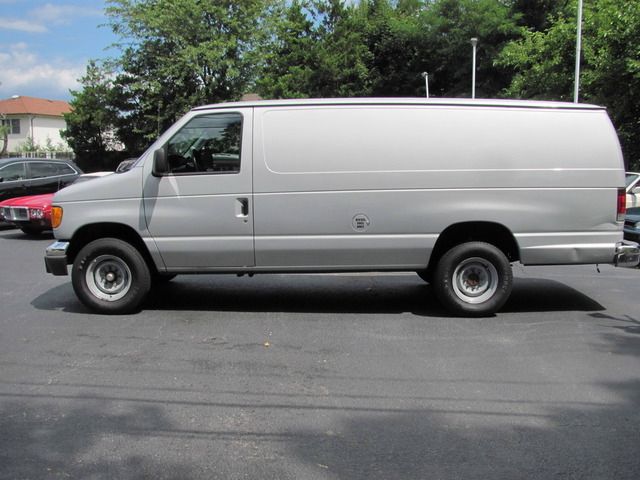 2005 Ford Econoline SL Pickup 4D 5 1/2 Ft