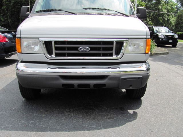 2005 Ford Econoline SL Pickup 4D 5 1/2 Ft