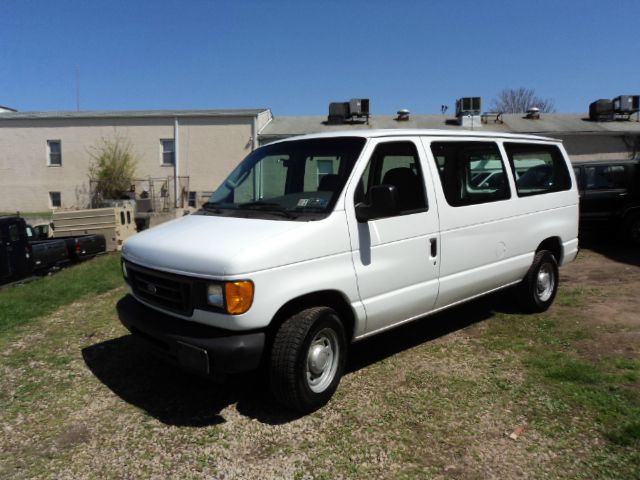 2005 Ford Econoline SE Truck