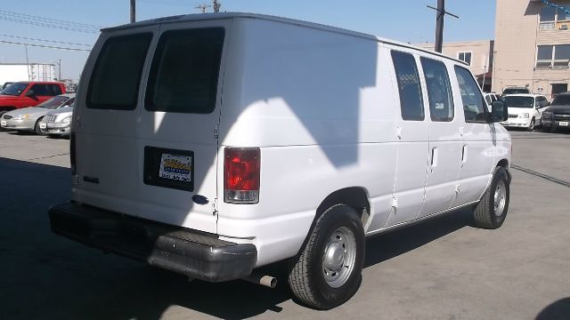 2006 Ford Econoline SE Truck