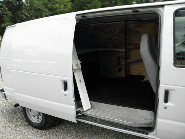 2006 Ford Econoline SE Truck