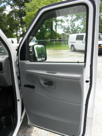 2006 Ford Econoline SE Truck