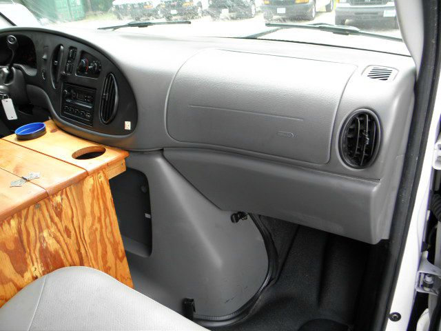 2006 Ford Econoline SE Truck