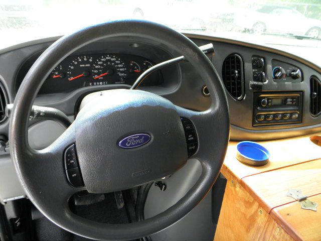 2006 Ford Econoline SE Truck