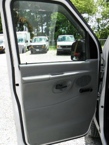 2006 Ford Econoline SE Truck