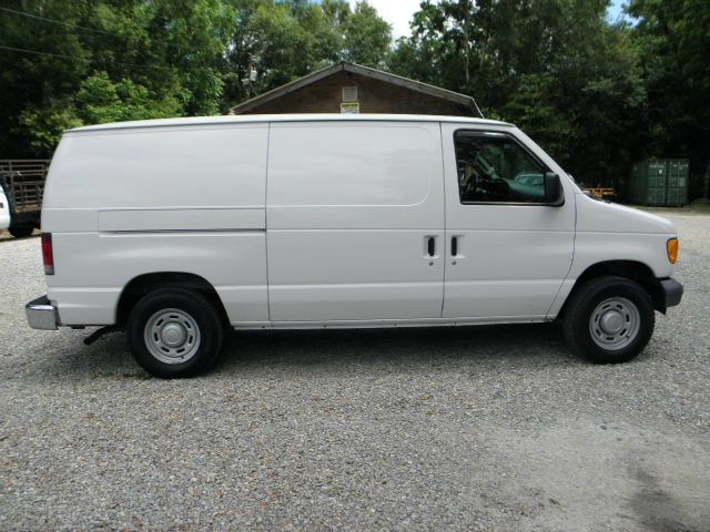 2006 Ford Econoline SE Truck