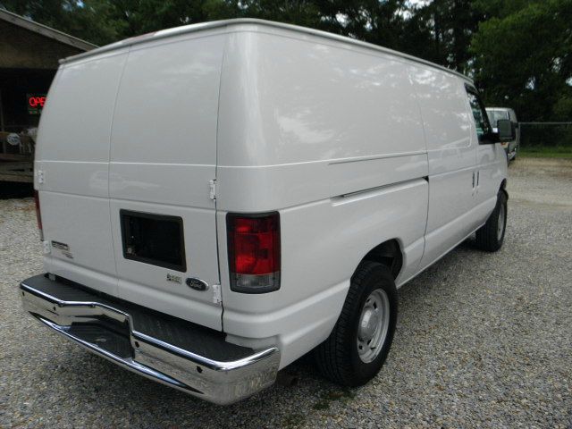 2006 Ford Econoline SE Truck