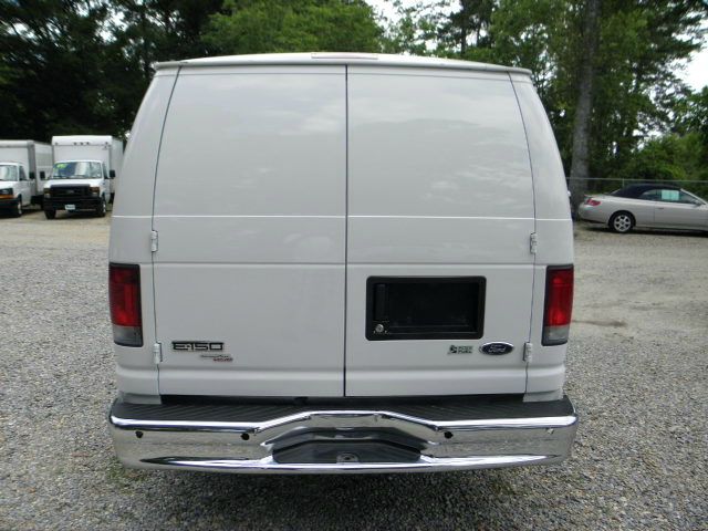 2006 Ford Econoline SE Truck