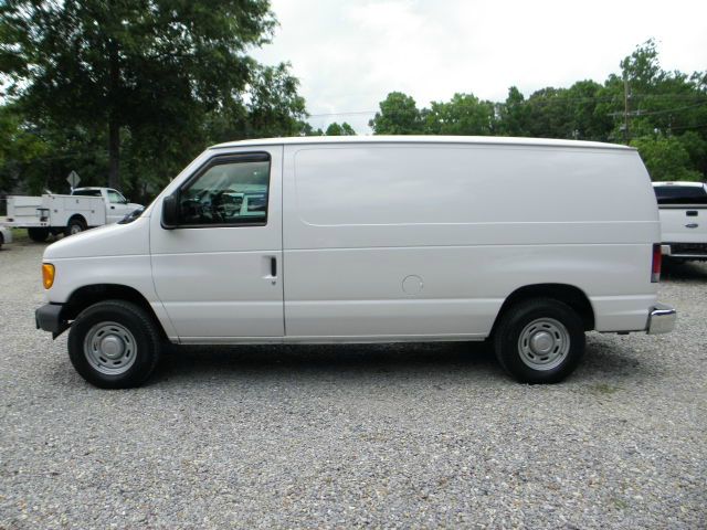 2006 Ford Econoline SE Truck