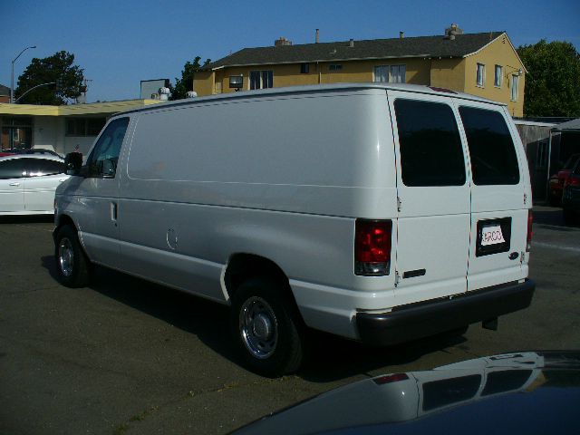 2006 Ford Econoline SE Truck