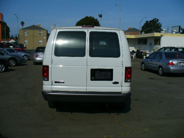 2006 Ford Econoline SE Truck