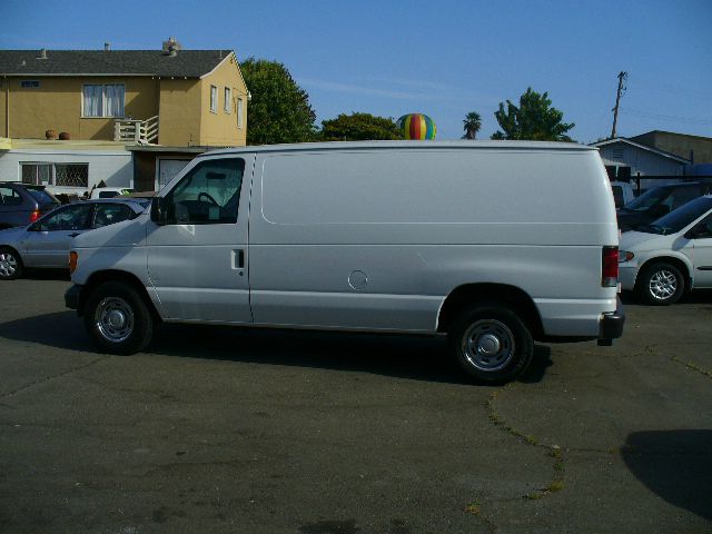 2006 Ford Econoline SE Truck