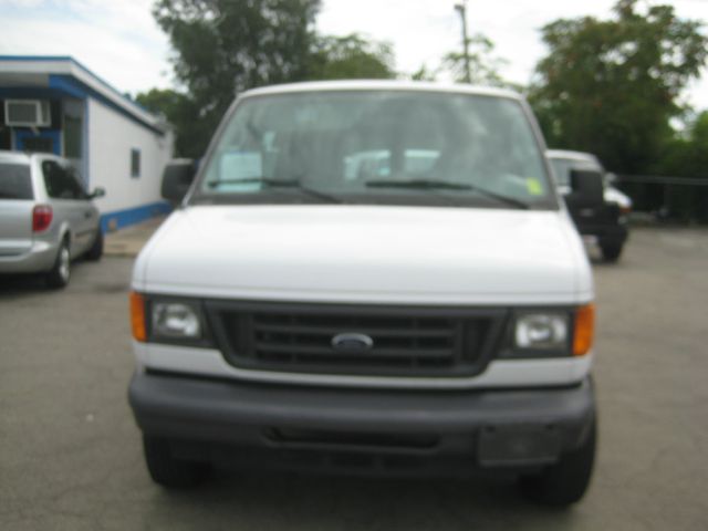 2006 Ford Econoline 4dr 4WD SLE Commercial