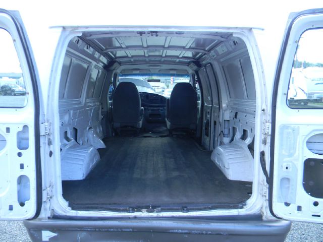 2006 Ford Econoline SE Truck