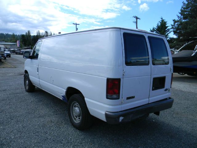 2006 Ford Econoline SE Truck