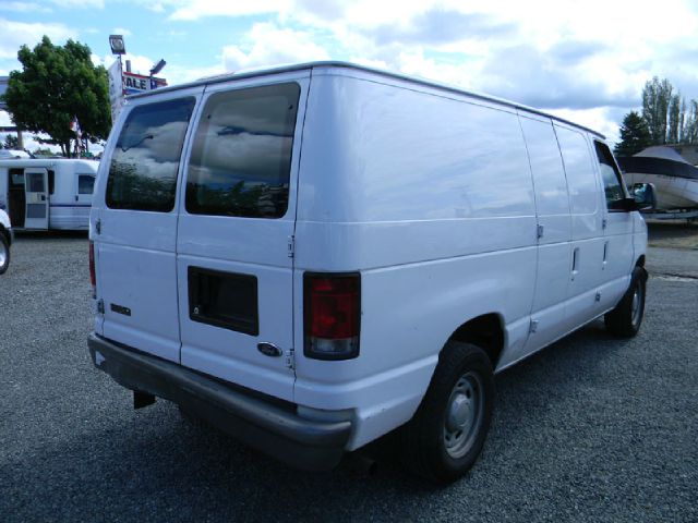 2006 Ford Econoline SE Truck