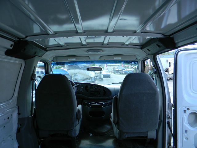 2006 Ford Econoline SE Truck