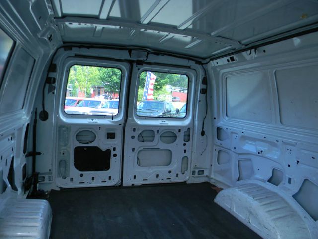 2006 Ford Econoline SE Truck