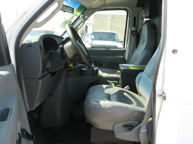 2006 Ford Econoline 2.5 S Model