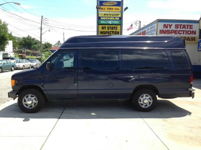 2006 Ford Econoline 2.5 S Model