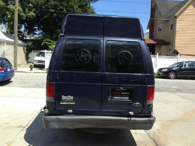 2006 Ford Econoline 2.5 S Model