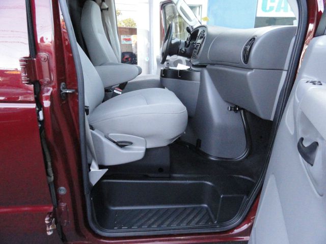 2006 Ford Econoline 4dr Sport Sdn Sedan