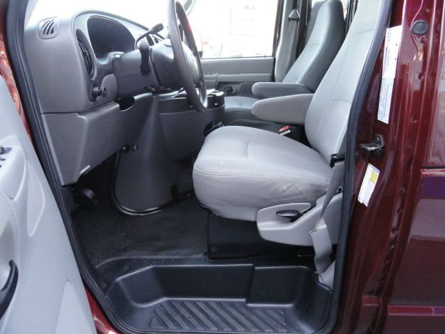 2006 Ford Econoline 4dr Sport Sdn Sedan