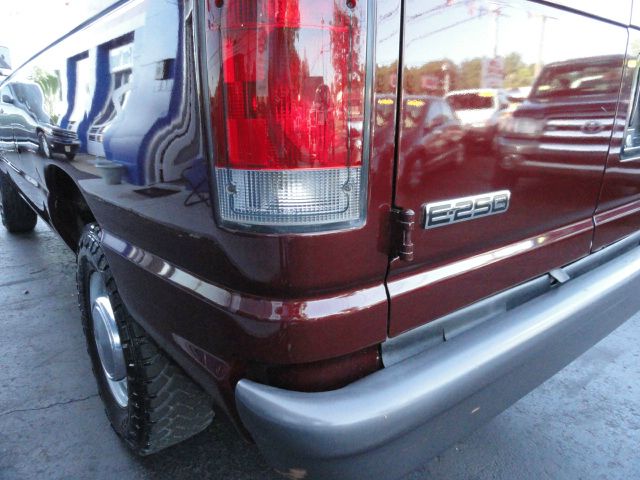 2006 Ford Econoline 4dr Sport Sdn Sedan