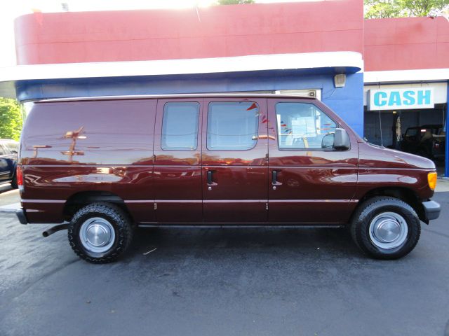 2006 Ford Econoline 4dr Sport Sdn Sedan