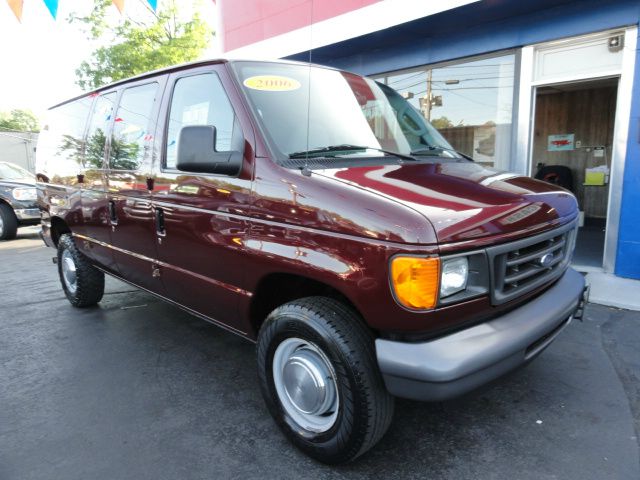 2006 Ford Econoline 4dr Sport Sdn Sedan