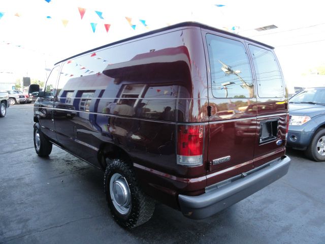 2006 Ford Econoline 4dr Sport Sdn Sedan