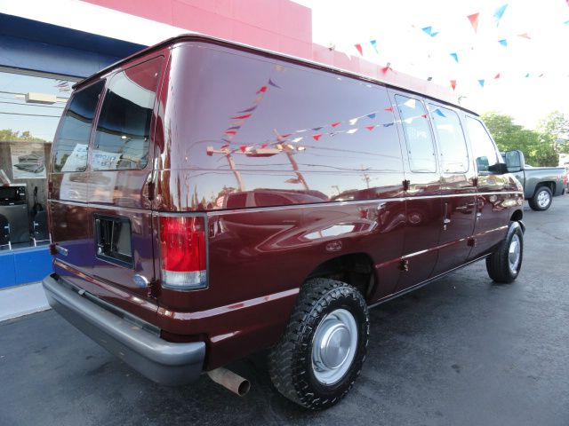 2006 Ford Econoline 4dr Sport Sdn Sedan