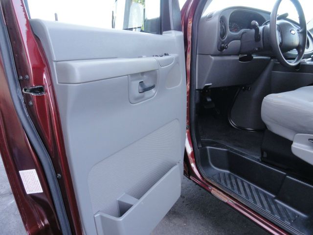 2006 Ford Econoline 4dr Sport Sdn Sedan