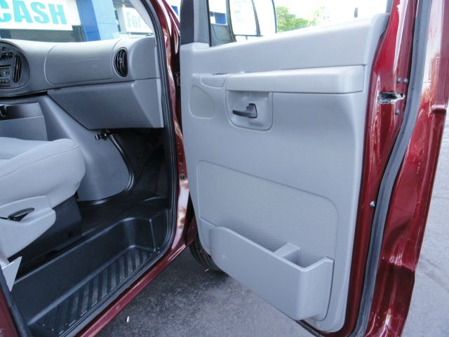 2006 Ford Econoline 4dr Sport Sdn Sedan