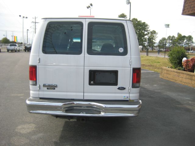 2006 Ford Econoline 4dr 4WD SLE Commercial