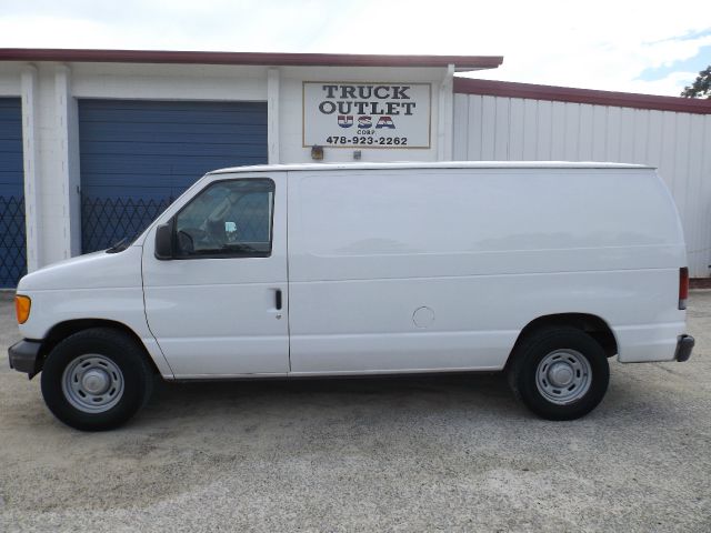 2006 Ford Econoline SE Truck