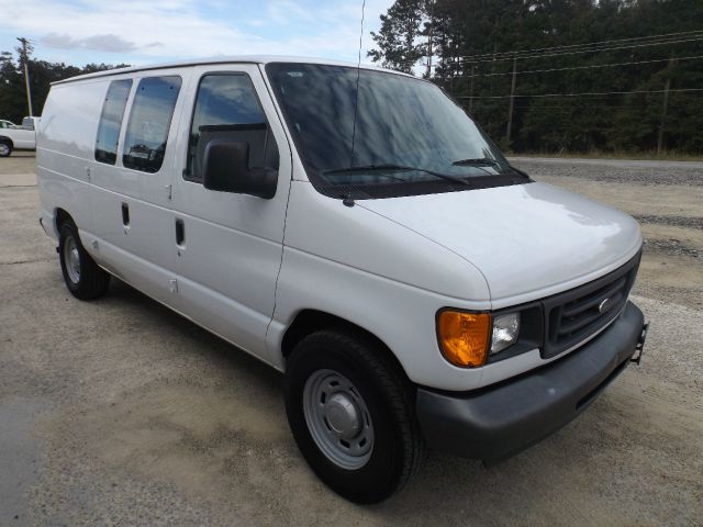 2006 Ford Econoline SE Truck