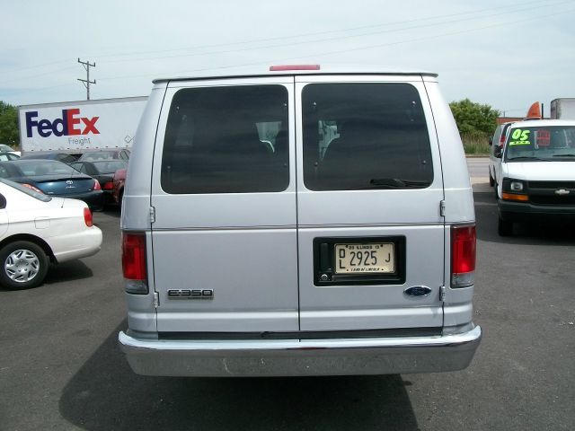 2006 Ford Econoline 2.5 S Model