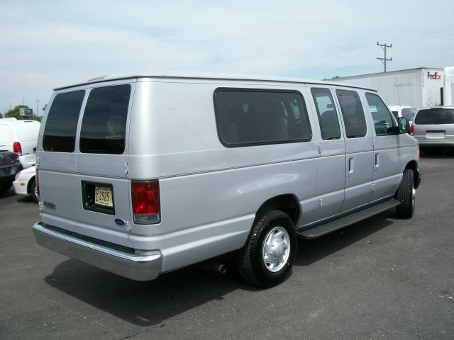 2006 Ford Econoline 2.5 S Model