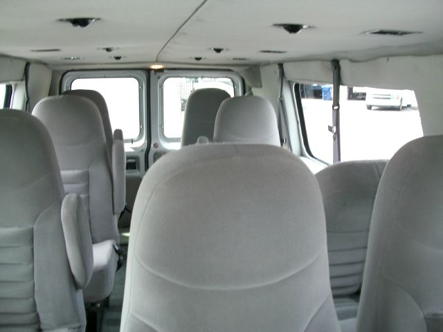 2006 Ford Econoline 2.5 S Model