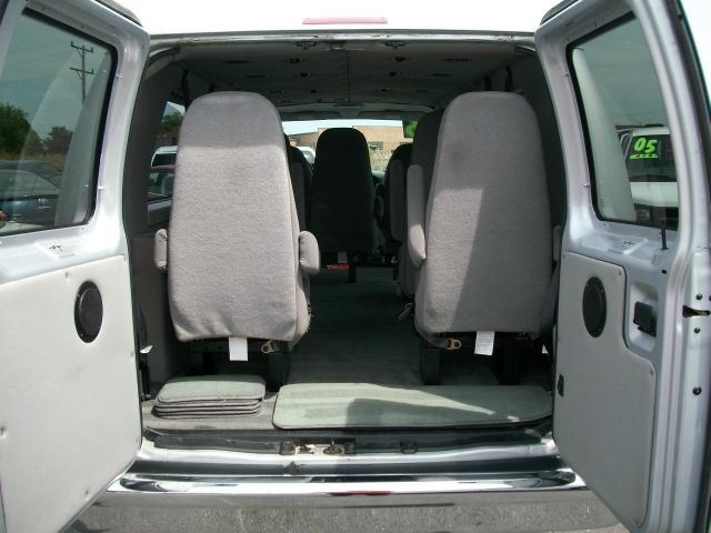 2006 Ford Econoline 2.5 S Model