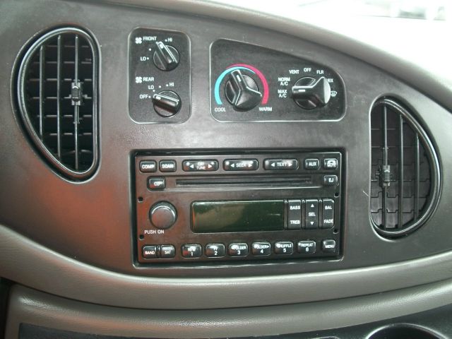 2006 Ford Econoline 2.5 S Model