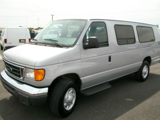 2006 Ford Econoline 2.5 S Model