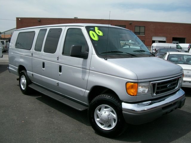 2006 Ford Econoline 2.5 S Model