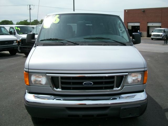 2006 Ford Econoline 2.5 S Model